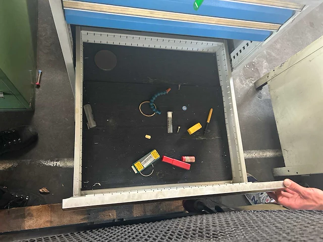 2 x tool cabinet for lot 4 with tools and parts for machine - afbeelding 3 van  12