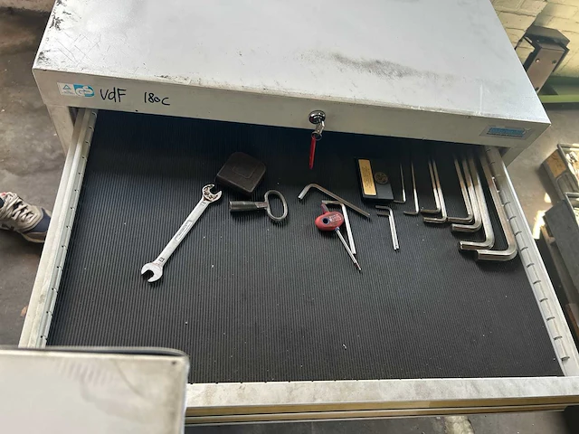 2 x tool cabinet for lot 4 with tools and parts for machine - afbeelding 5 van  12
