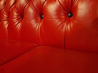 2-zits bank chesterfield, brighton, rood - afbeelding 4 van  6