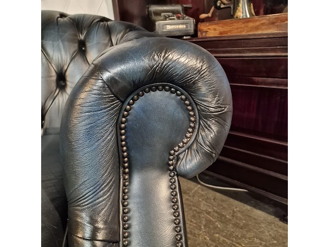 2-zits bank chesterfield, charlston, blauw - afbeelding 2 van  5