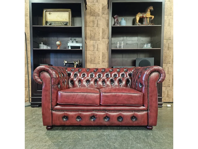 2-zits bank chesterfield, cresswell, rood - afbeelding 1 van  4