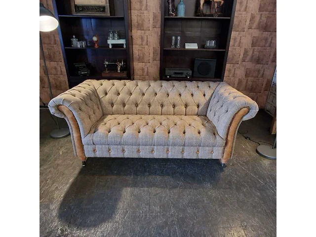 2-zits bank chesterfield, harris tweed , beige - afbeelding 2 van  4