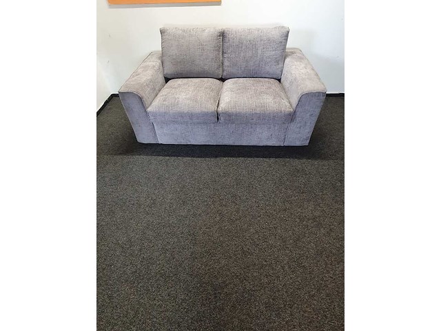 2-zitsbank – grijze stoffen bank, 2024 - afbeelding 1 van  3