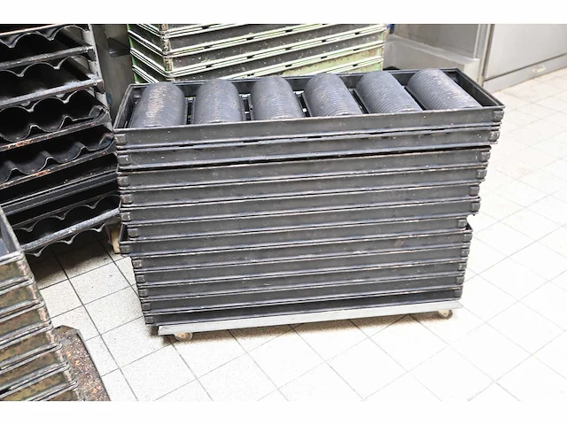 20-delige ovenwagen inclusief (geperforeerde) bakplaten en 52 x 6-delige bakkoppels - afbeelding 4 van  8