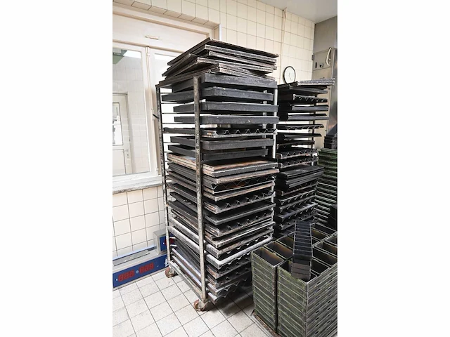 20-delige ovenwagen inclusief (geperforeerde) bakplaten en 52 x 6-delige bakkoppels - afbeelding 5 van  8
