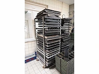 20-delige ovenwagen inclusief (geperforeerde) bakplaten en 52 x 6-delige bakkoppels - afbeelding 5 van  8
