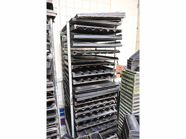 20-delige ovenwagen inclusief (geperforeerde) bakplaten en 52 x 6-delige bakkoppels - afbeelding 6 van  8