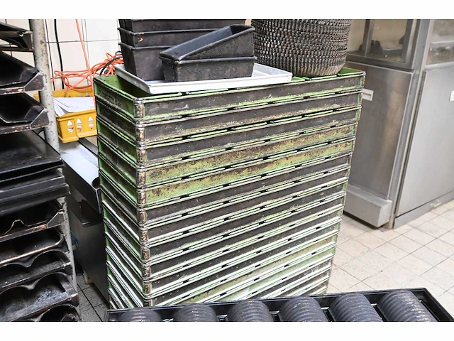 20-delige ovenwagen inclusief (geperforeerde) bakplaten en 52 x 6-delige bakkoppels - afbeelding 8 van  8