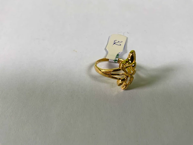 20 karaats geelgouden ring met hartvormen - afbeelding 2 van  4