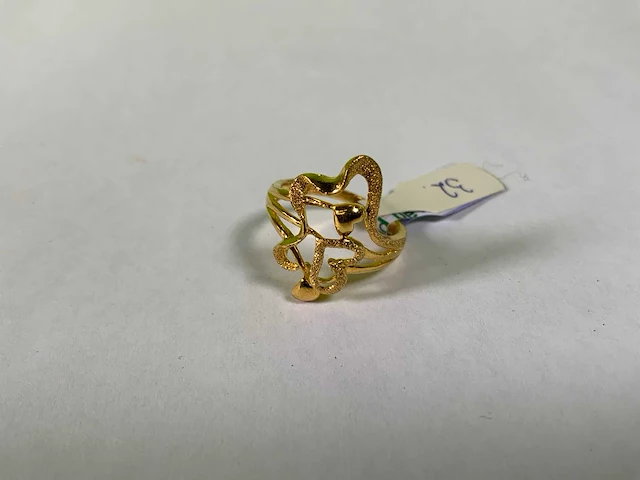 20 karaats geelgouden ring met hartvormen - afbeelding 3 van  4