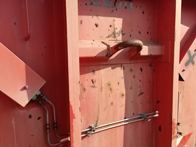 20 m3 haakarm afzetcontainer met milieu kleppen - afbeelding 6 van  8