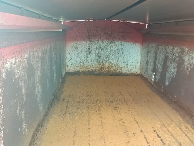 20 m3 haakarm afzetcontainer met milieu kleppen - afbeelding 7 van  8