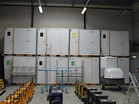 20 opslagboxen met lepelgaten en afmeting 250 x 210 x 222 cm. let op: ophalen in overleg. - afbeelding 2 van  4