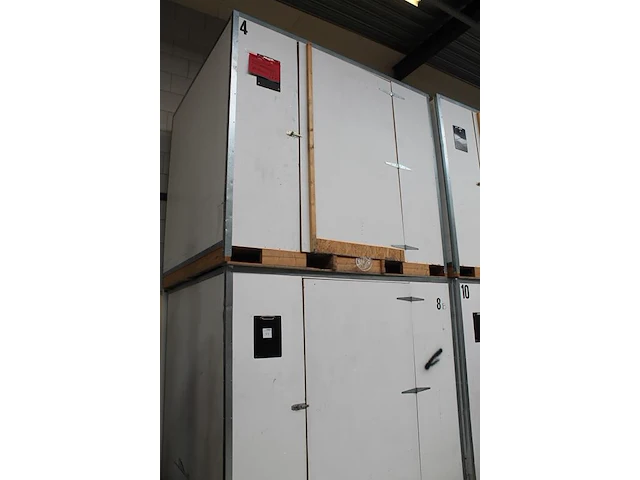 20 opslagboxen met lepelgaten en afmeting 250 x 210 x 222 cm. let op: ophalen in overleg. - afbeelding 4 van  4