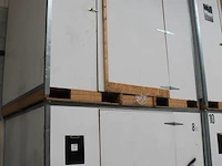 20 opslagboxen met lepelgaten en afmeting 250 x 210 x 222 cm. let op: ophalen in overleg. - afbeelding 4 van  4