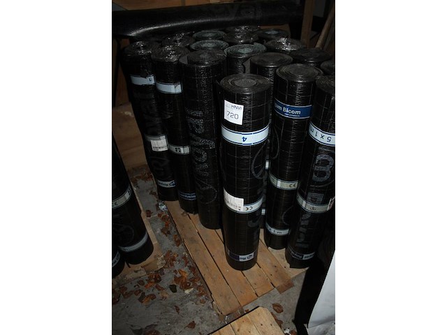 20 rollen bitumen afwerking royalflex 470k14 op pallet. diverse kleuren. 20x 5 meter. - afbeelding 2 van  2