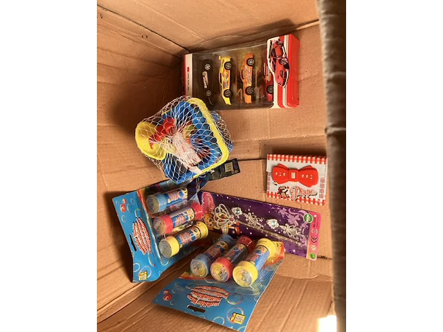 20 stuks speelgoed nieuw en retour uit verkoop - afbeelding 1 van  7