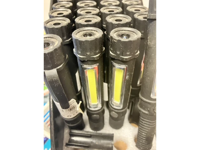 20 stuks werklampjes cob met clip excl aaa batterijen 2 lichtbundels - afbeelding 4 van  7