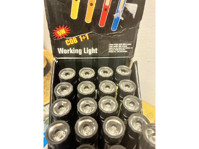 20 stuks werklampjes cob met clip excl aaa batterijen 2 lichtbundels - afbeelding 6 van  7