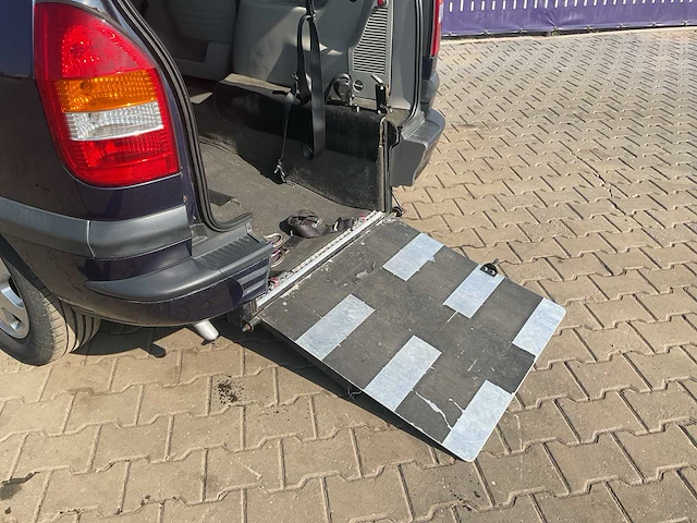 2000 - opel - zafira - 1.8-16v comfort - personenauto/invalide voertuig - afbeelding 17 van  19