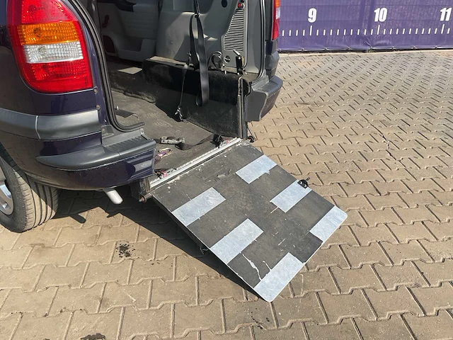 2000 - opel - zafira - 1.8-16v comfort - personenauto/invalide voertuig - afbeelding 18 van  19