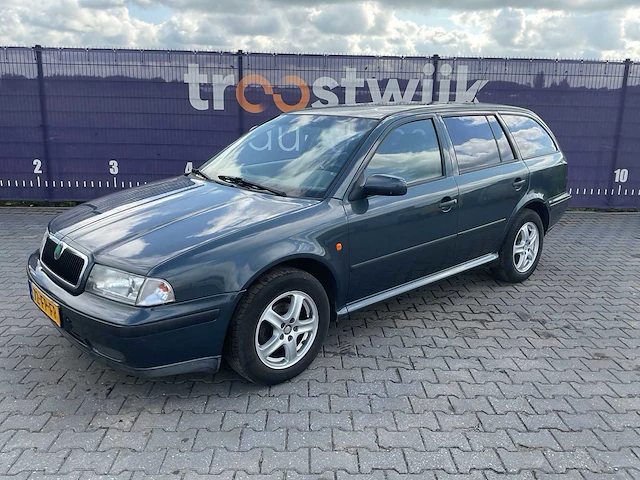 2000 - skoda - octavia combi - 1.6 slxi - personenauto - afbeelding 1 van  11