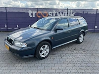 2000 - skoda - octavia combi - 1.6 slxi - personenauto - afbeelding 1 van  11