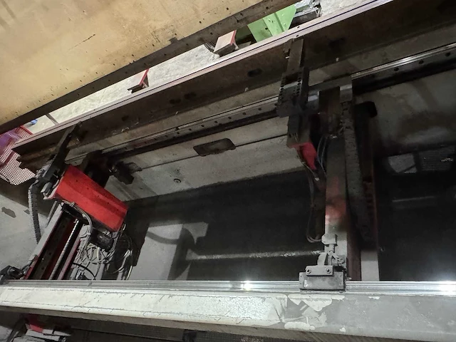 2000 beyeler pr8 kantbank 400 ton werkbreedte 4100mm incl. voorraad boven- ondermessen - afbeelding 5 van  16