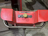 2000 beyeler pr8 kantbank 400 ton werkbreedte 4100mm incl. voorraad boven- ondermessen - afbeelding 14 van  16