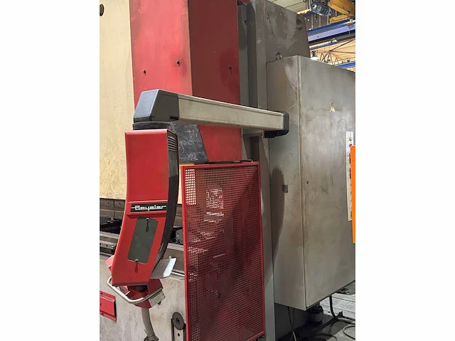 2000 beyeler pr8 kantbank 400 ton werkbreedte 4100mm incl. voorraad boven- ondermessen - afbeelding 15 van  16