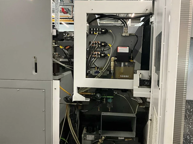 2000 deckel maho dmu 60t 3-assige cnc freesmachine - afbeelding 8 van  35
