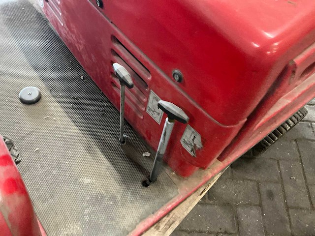 2000 eureka zelfrijdende veegmachine - afbeelding 2 van  22