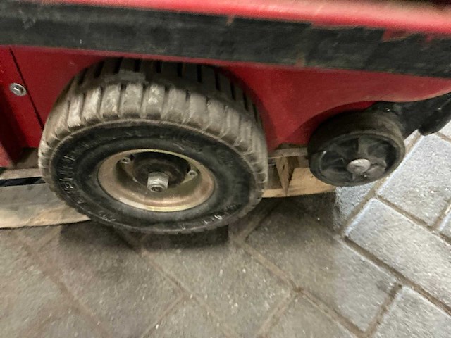 2000 eureka zelfrijdende veegmachine - afbeelding 9 van  22