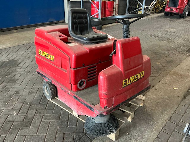2000 eureka zelfrijdende veegmachine - afbeelding 21 van  22