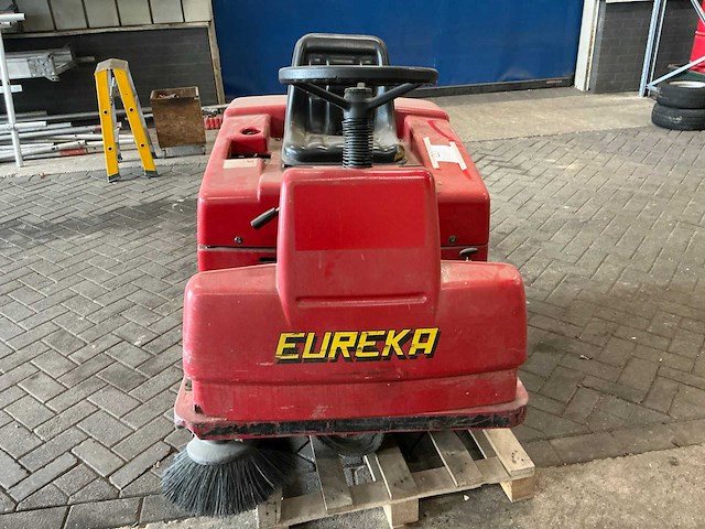2000 eureka zelfrijdende veegmachine - afbeelding 22 van  22