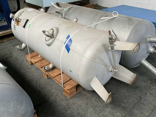 2000 grassaie mb 030492 buffertank - 500 ltr. - afbeelding 1 van  5