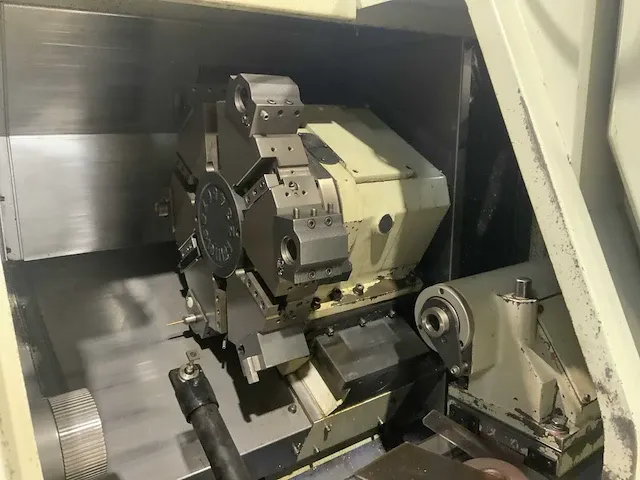 2000 hwacheon hi-tech 100a cnc draaibank - afbeelding 24 van  28