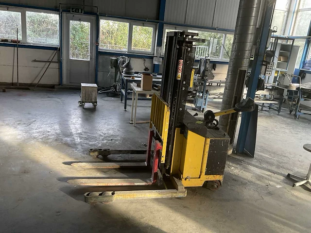 2000 hyster st.2f elektrische palletwagen - afbeelding 2 van  7