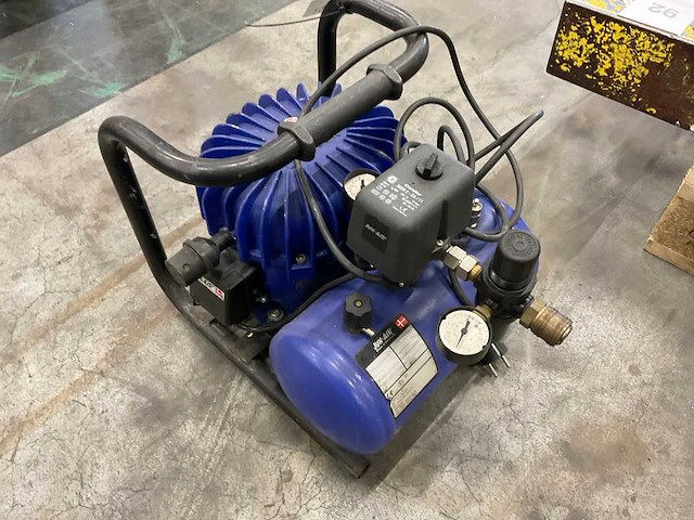 2000 jun-air luchtcompressor - afbeelding 2 van  4