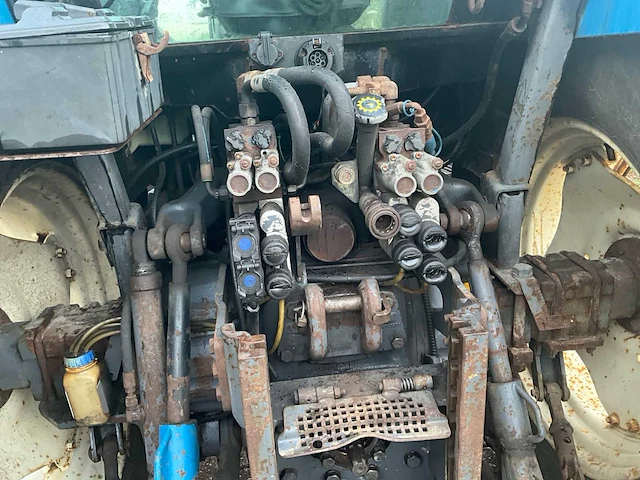 2000 new holland ts90 vierwielaangedreven landbouwtractor - afbeelding 10 van  40