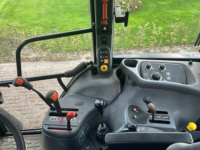 2000 new holland ts90 vierwielaangedreven landbouwtractor - afbeelding 28 van  40