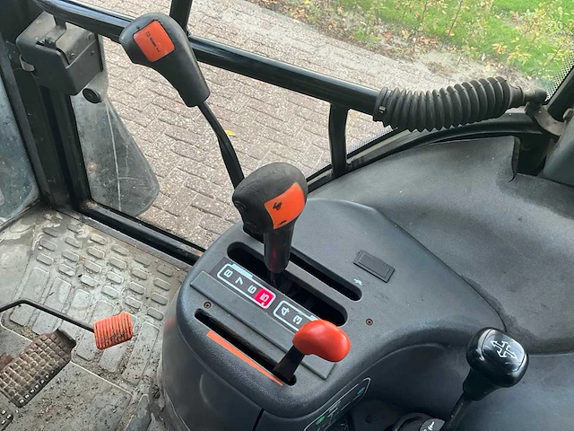 2000 new holland ts90 vierwielaangedreven landbouwtractor - afbeelding 29 van  40