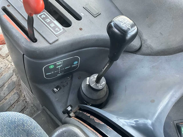 2000 new holland ts90 vierwielaangedreven landbouwtractor - afbeelding 30 van  40