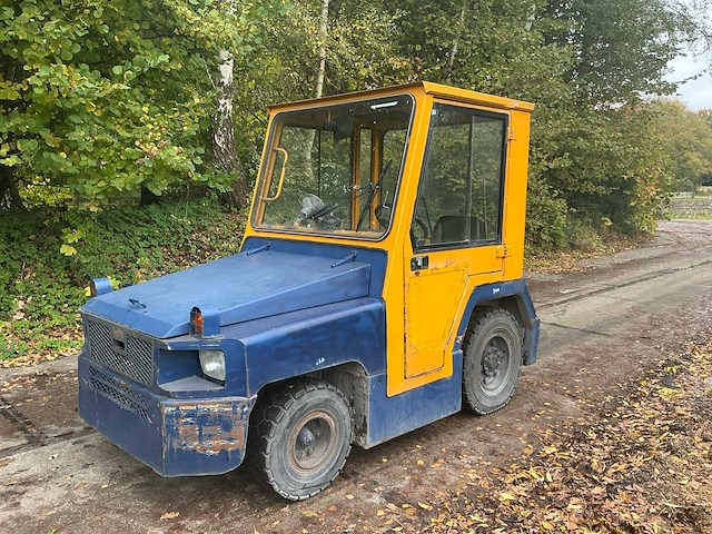 2000 nissan terminal trekker k/166 industriële trekker - afbeelding 1 van  25