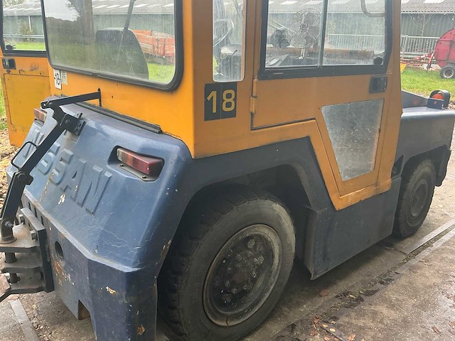 2000 nissan terminal trekker k/166 industriële trekker - afbeelding 13 van  25