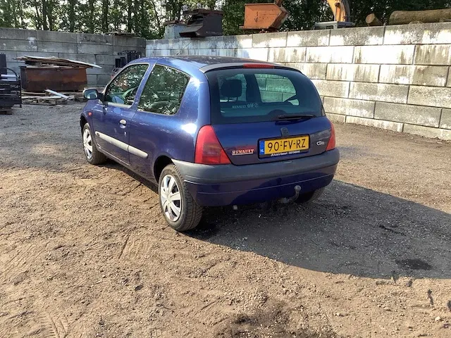 2000 renault clio personenauto - afbeelding 17 van  23