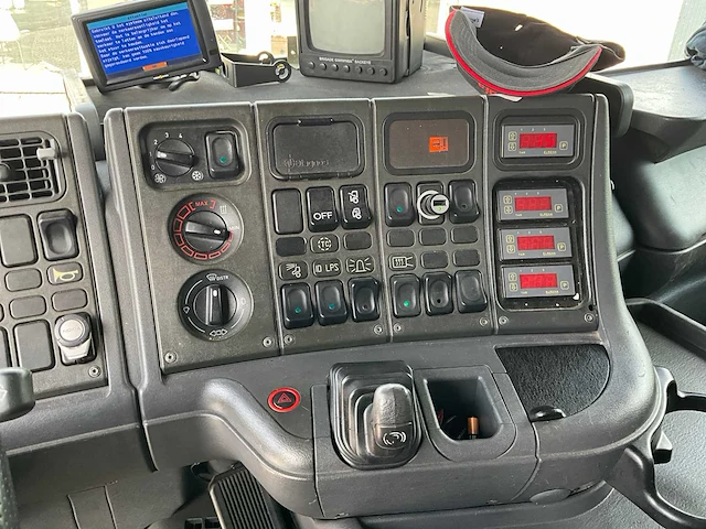 2000 scania r114l 380 vrachtwagen met race opbouw - afbeelding 9 van  67