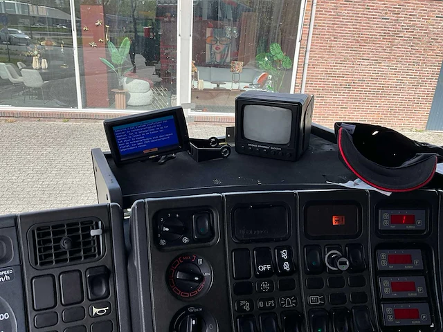 2000 scania r114l 380 vrachtwagen met race opbouw - afbeelding 10 van  67