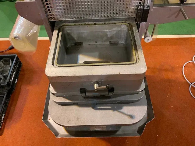 2000 sealpac mini traysealer - afbeelding 4 van  9
