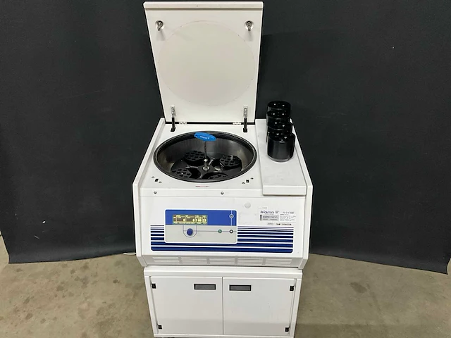 2000 sigma 4k15 centrifuge - afbeelding 1 van  11